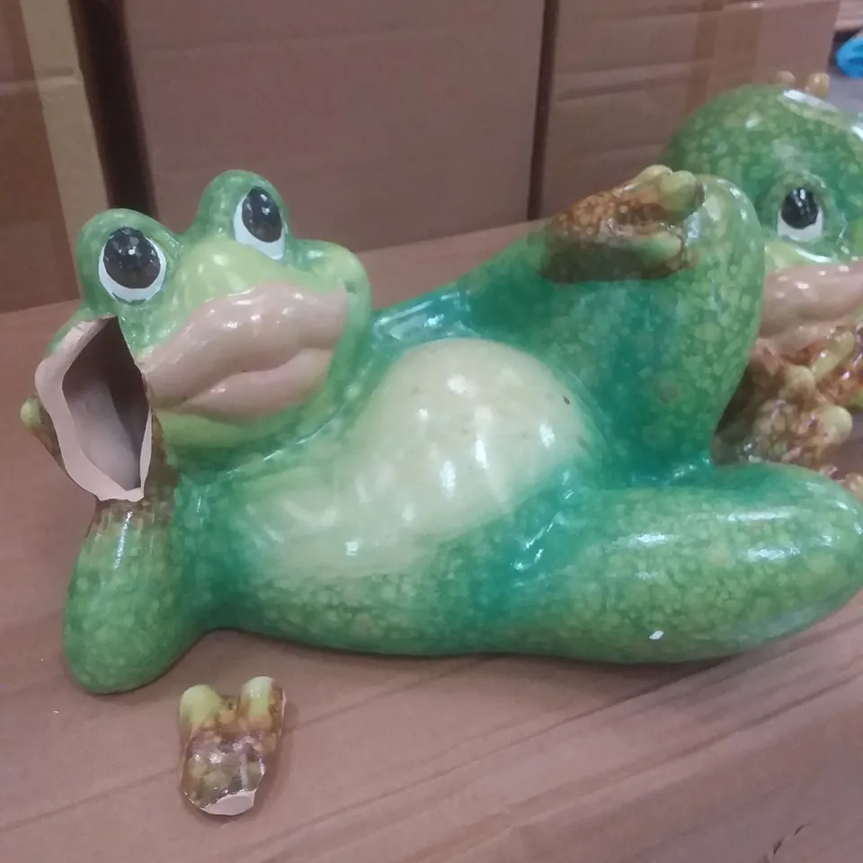 BOXED SET OF 3 GARDEN FROG FIGURES