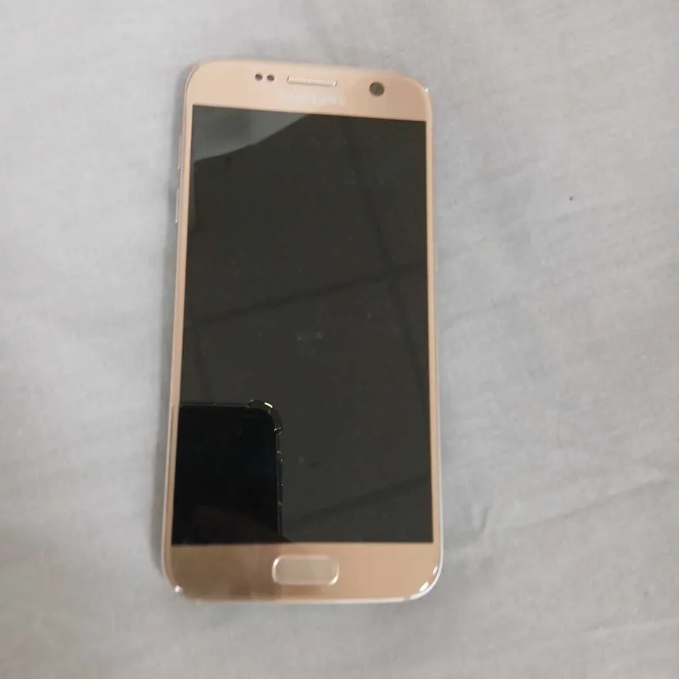 SAMSUNG GALAXY SMARTPHONE – GOLD SM-G930F