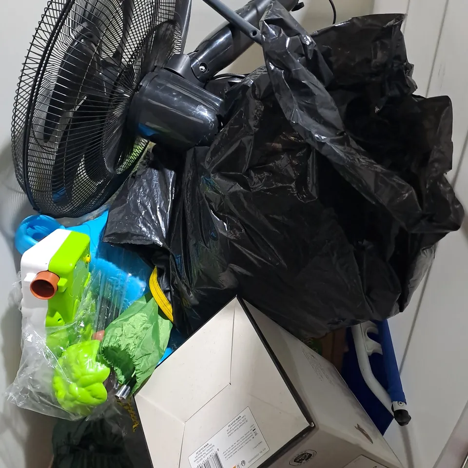 CAGE OF APPROX 6 ASSORTED ITEMS TO INCLUDE - CALEX LIGHT BLUB , HOMEBASED FAN ETC - COLLECTION ONLY