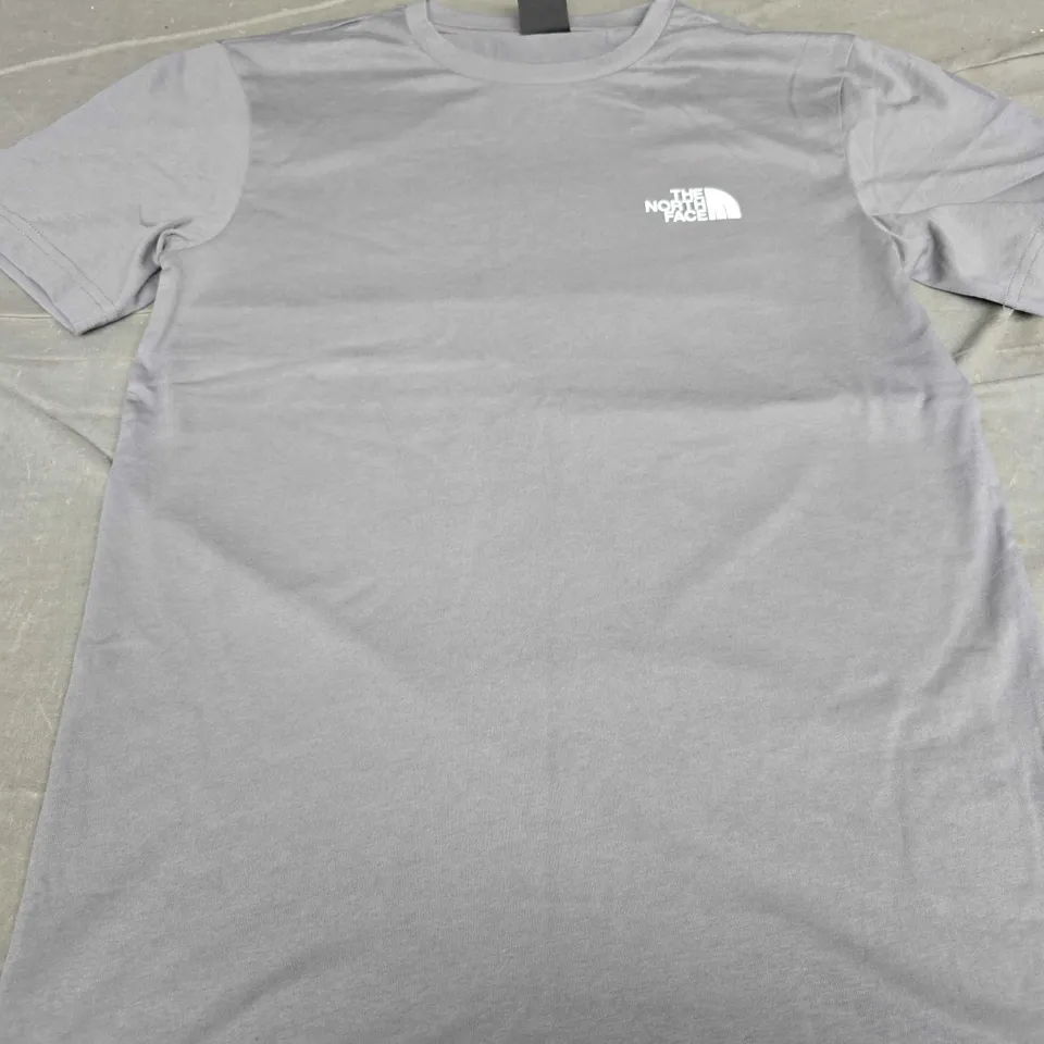 THE NORTH FACE LOGO TEE - SIZE XS