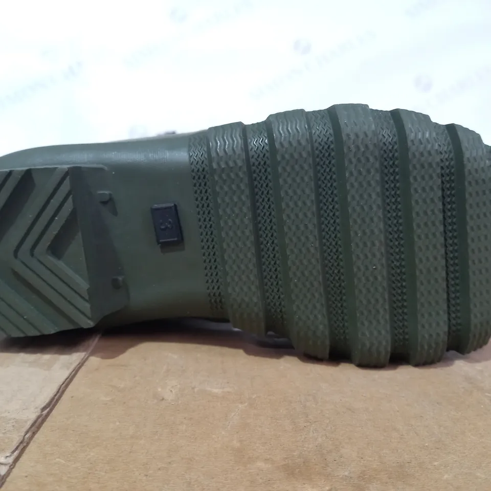 BOXED PAIR OF BARBOUR BEDE WELLIES IN GREEN UK SIZE 3