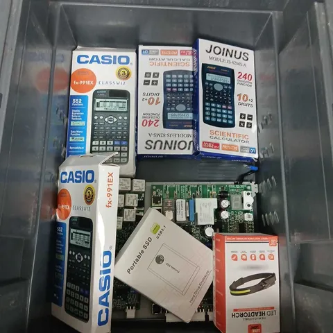 SIX ASSORTED ELECTRICALS TO INCLUDE; JONUS CALCULATOR, CASIO CALCULATOR AND LED HEADTORCH