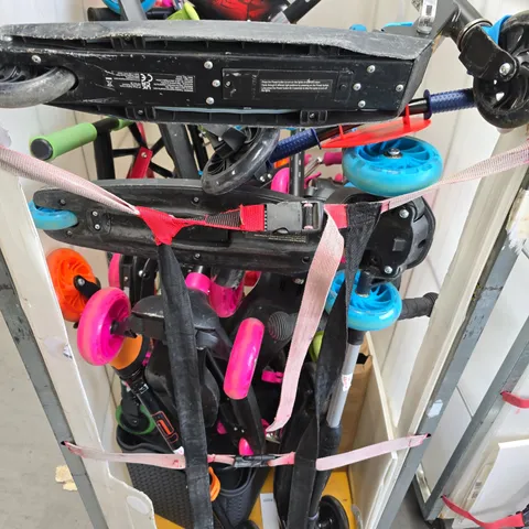 APPROXIMATELY 20 ASSORTED ITEMS TO INCLUDE CHILDRENS EVO SCOOTER, DARK GREY STORAGE HAMPER, SPIDERMAN SCOOTER, ETC - COLLECTION ONLY