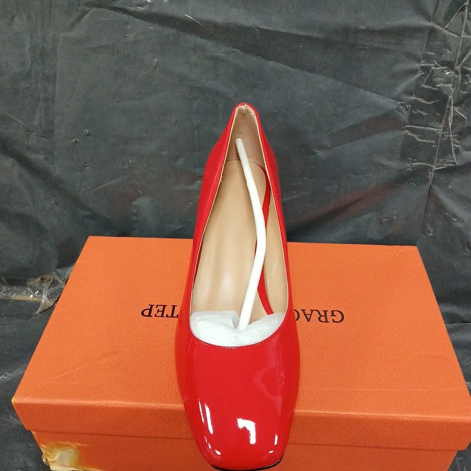 BOXED PAIR GRACE WOMENS MID WEDGE HEEL SQUARE LEATHER SHOES - UK SIZE UNSPECIFIED