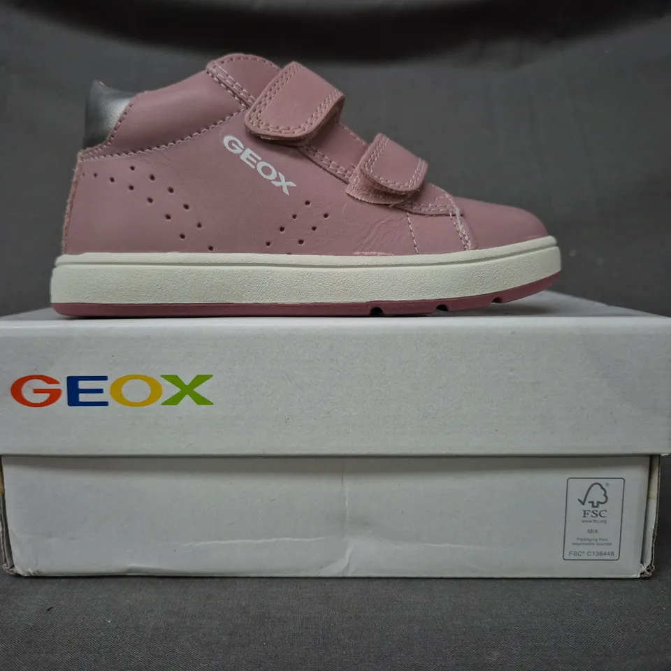 BOXED PAIR OF GEOX KID'S SHOES IN OLD ROSE/SILVER UK SIZE 7