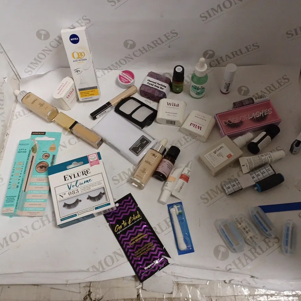 LOT OF APPROX 20 ASSORTED HEALTH AND BEAUTLY- GRUUM SLEEP MIST, VIEVE CONCEALER, L'OREAL PLUMPING TINTED SERUM