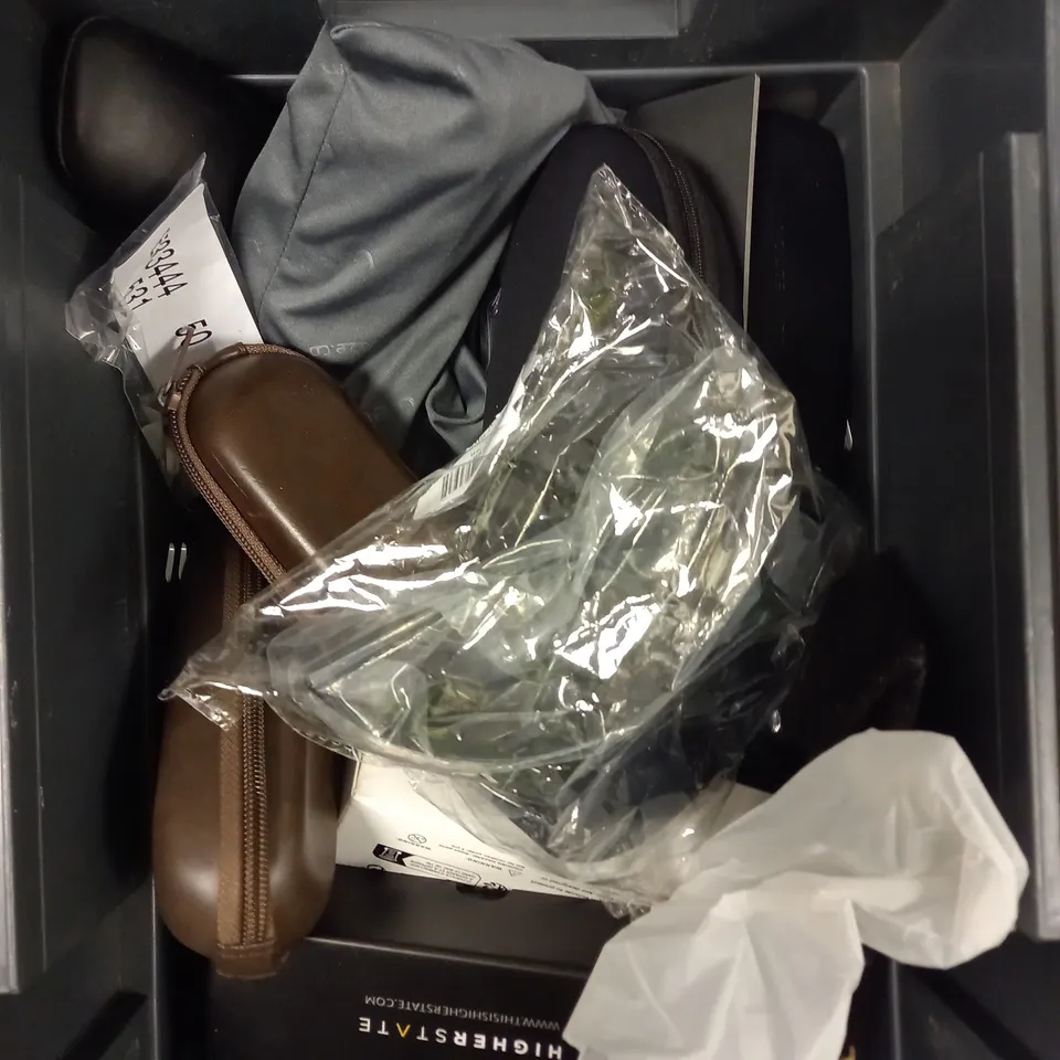 APPROXIMATELY 20 ASSORTED SPECTACLES/SUNGLASSES IN VARIOUS DESIGNS  