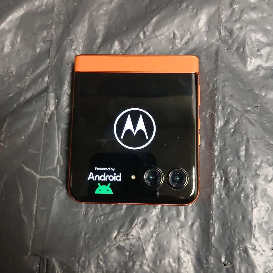 MOTOROLA RAZR FOLDABLE SMARTPHONE – ORANGE/BLACK