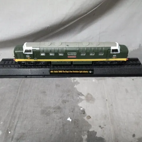 1961 DELTIC D9002 THE KINGS OWN YORKSHIRE LIGHT INFRANTRY MODEL RAILWAY LOCOMOTIVE – GREEN WITH GREY ROOF ON DISPLAY BASE 