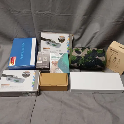 APPROXIMATELY 12 ASSORTED ELECTRICAL ITEMS TO INCLUDE TECKNET WIRELESS MOUSE, ZEALOT SPEAKER, ULTRA THIN VIBRATION ALARM, ETC