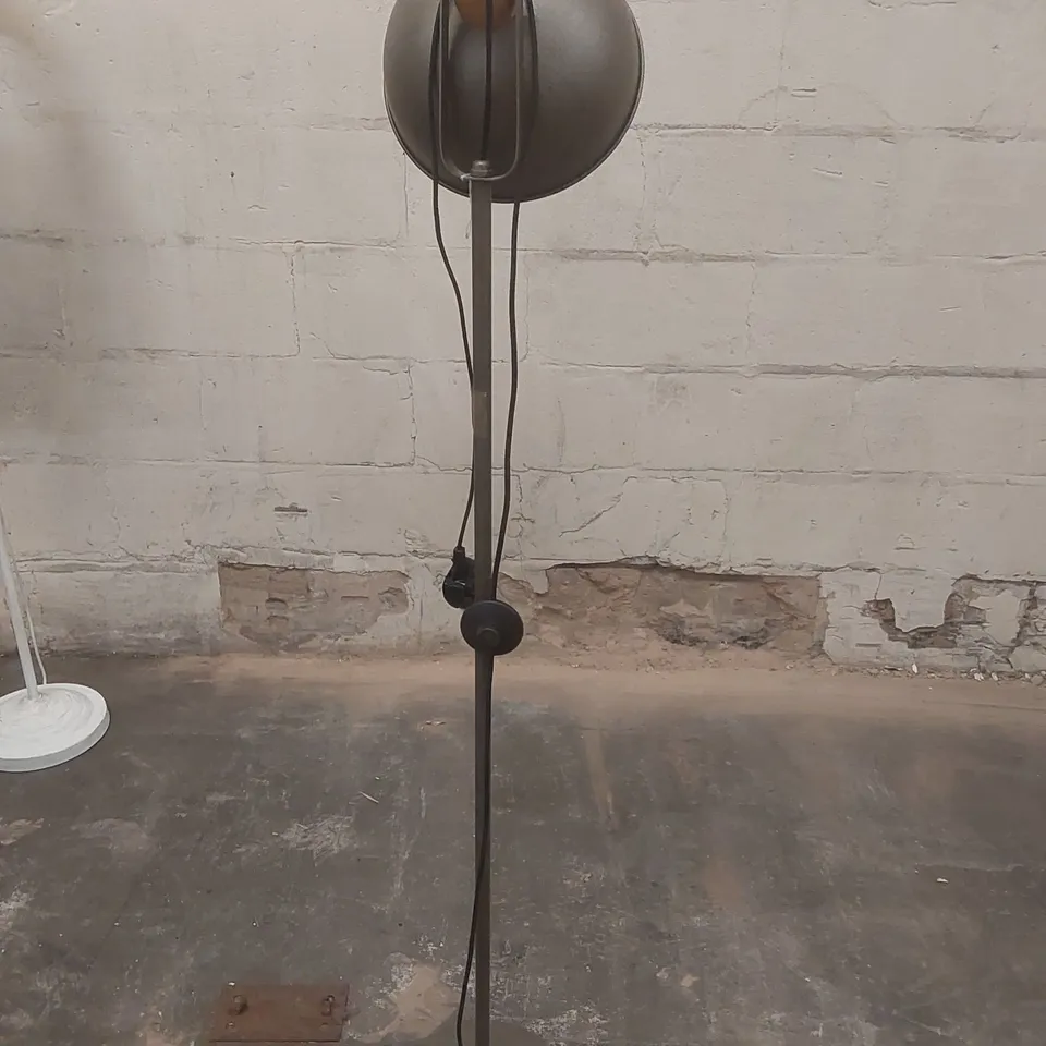 DESIGNER METAL FLOOR LAMP