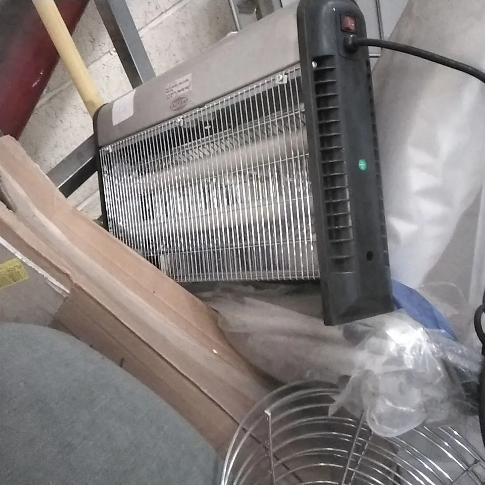 CAGE OF ASSORTED FURNITURE PARTS INCLUDING SPACE HEATER, ROLL OF PLASTIC COVERING, GREY FABRIC CUSHION, AREA RUG