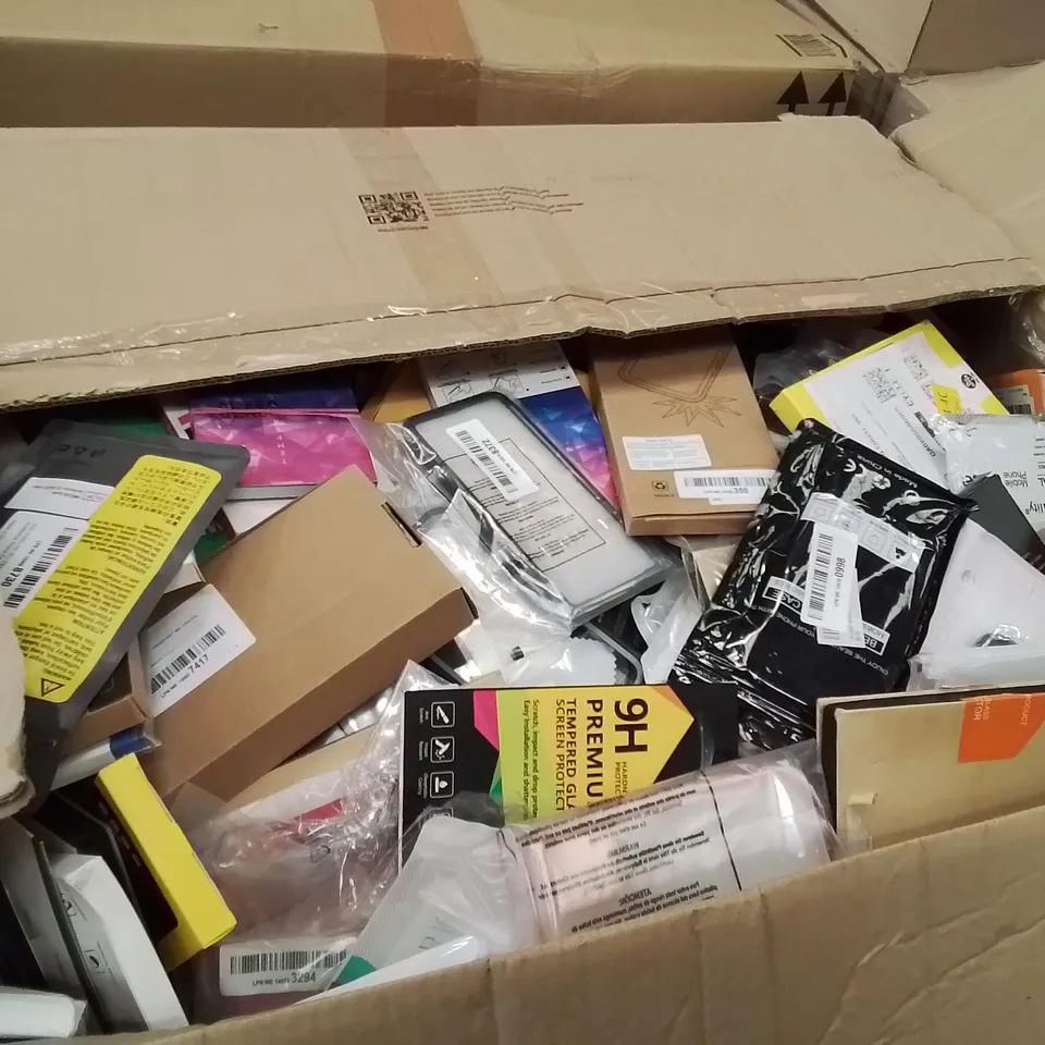 PALLET CONTAINING A LARGE QUANTITY OF PHONE CASES,SCREEN PROTECTORS 