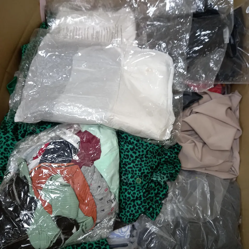BOX OF APPROX. 50 ASSORTED CLOTHING VARYING IN SIZE/COLOUR/STYLE TO INCLUDE: TOPS, TROUSERS, JUMPERS