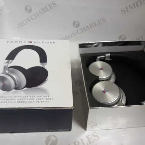 TOMMY HILFIGER NOISE CANCELLING HEADPHONES ON EAR IN BLACK 