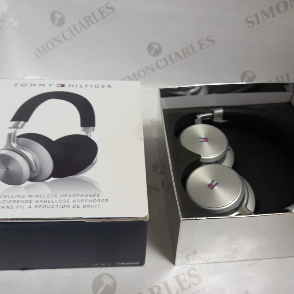 TOMMY HILFIGER NOISE CANCELLING HEADPHONES ON EAR IN BLACK