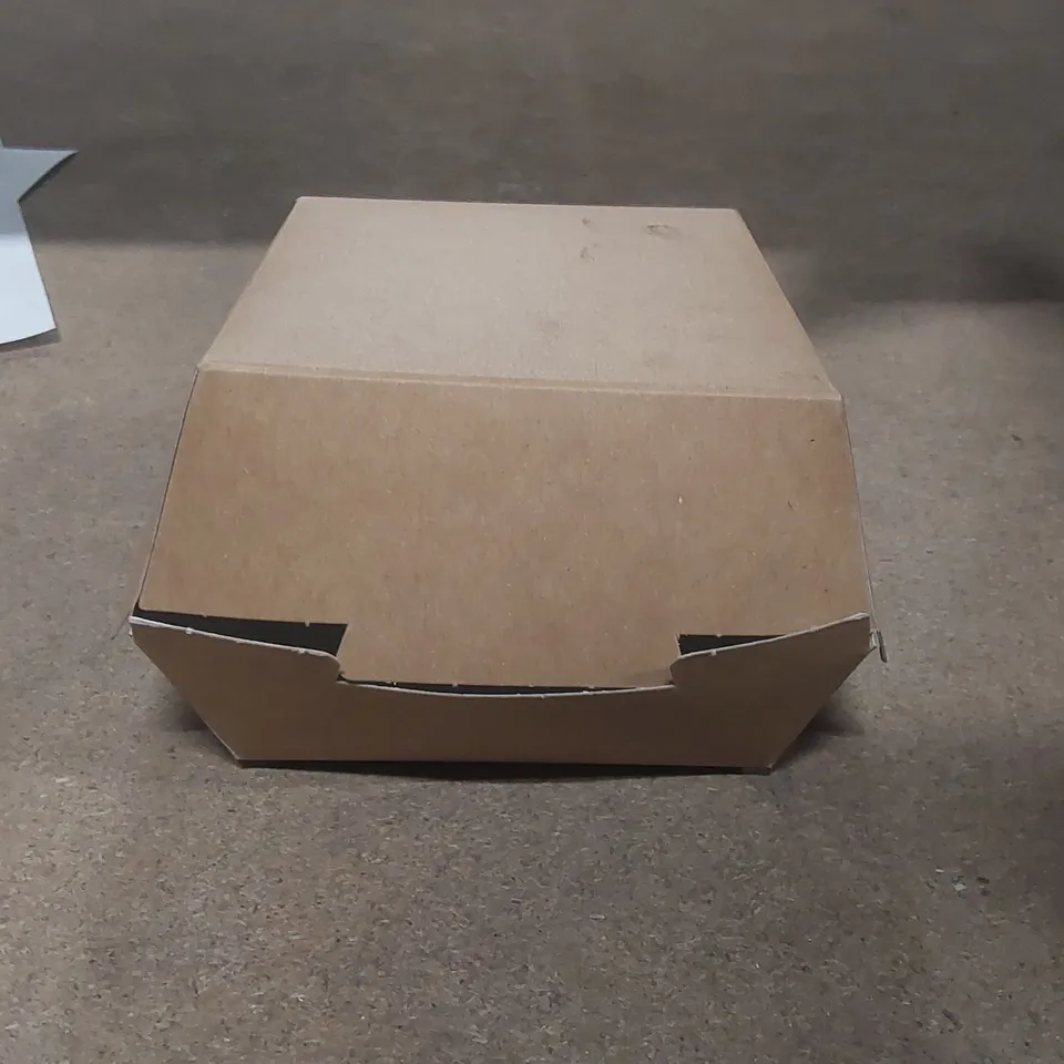 BOX CONTAINING A VERY LARGE QUANTITY OF BRAND NEW CARDBOARD BURGER BOXES