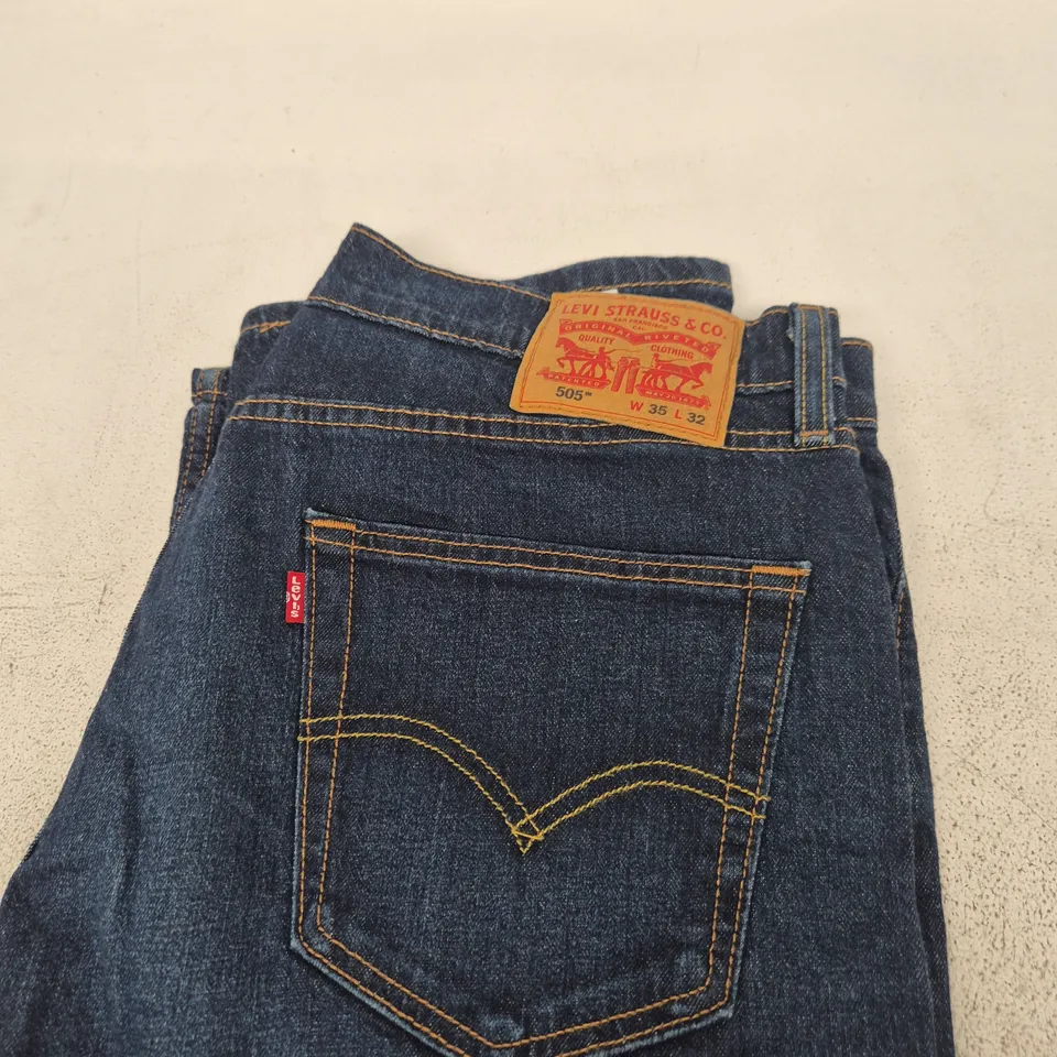 LEVI STRAUSS JEANS – W35 L32 