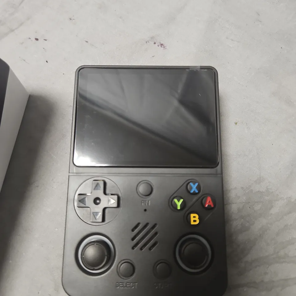 RG36 PRO HANDHELD GAME CONSOLE – BOXED