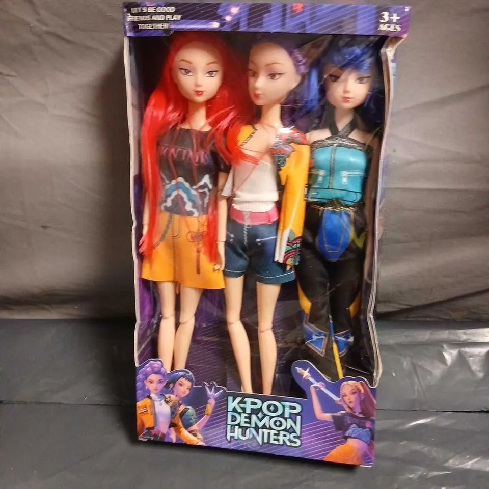 KPOP DEMON HUNTERS FASHION DOLLS – SET OF 3, BOXED