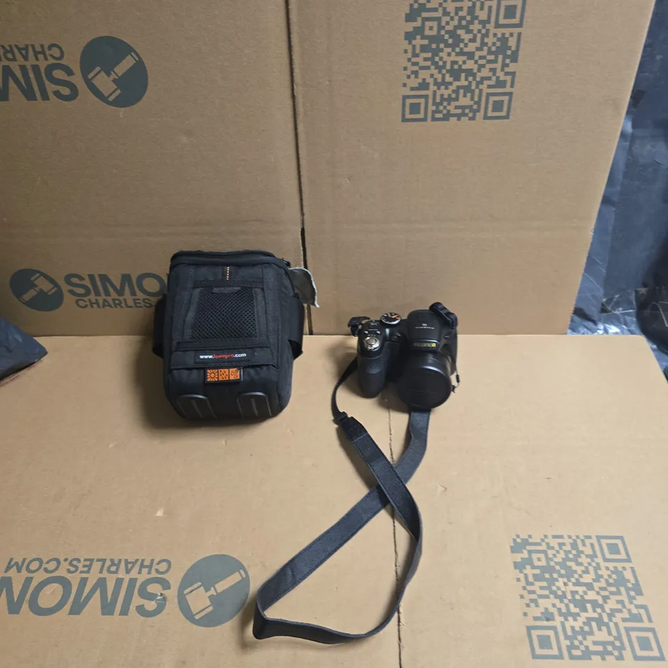 FUJIFILM FINEPIX S-SERIES DIGITAL CAMERA (14MP) WITH STRAP AND CAMERA BAG 