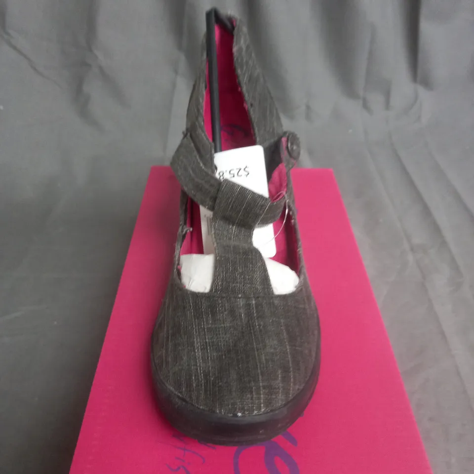 BOX OF APPROXIMATELY 12 BLACK  GUPPY LOVE BY BLOWFISH SHOES IN VARIOUS SIZES 