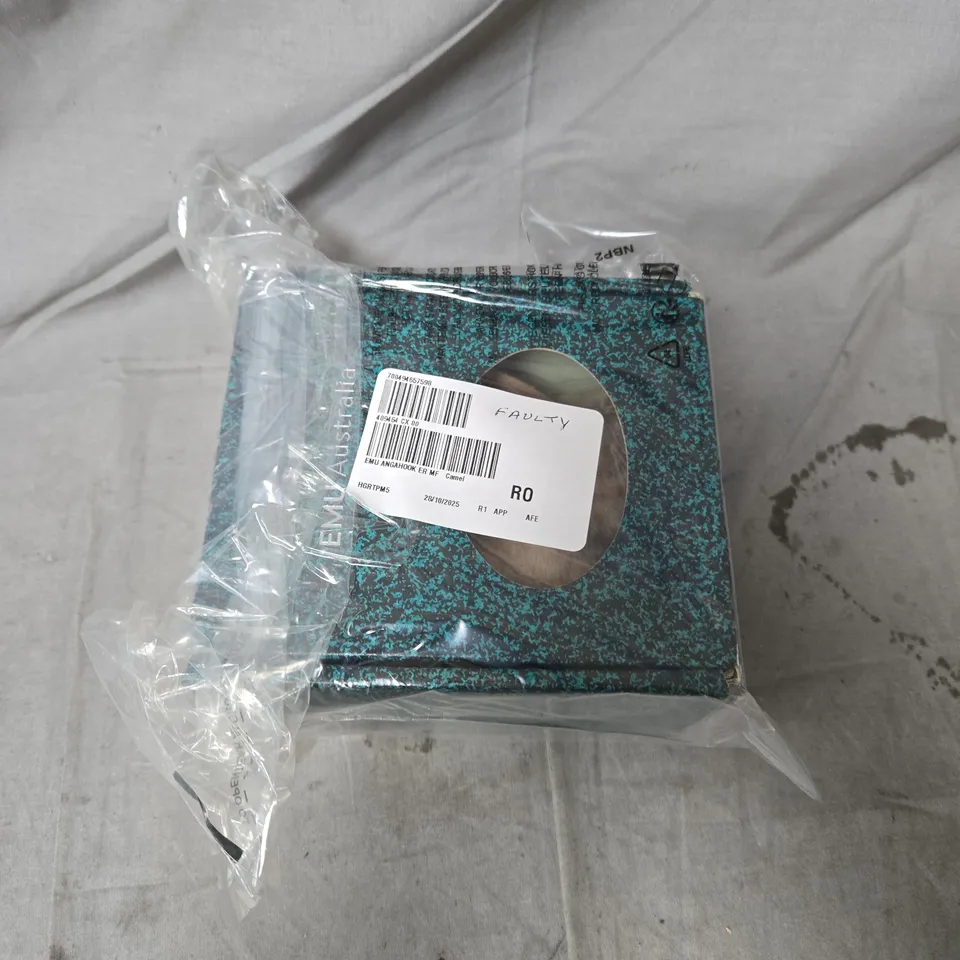 EMU ANGAHOOK EAR MUFFS IN CAMEL