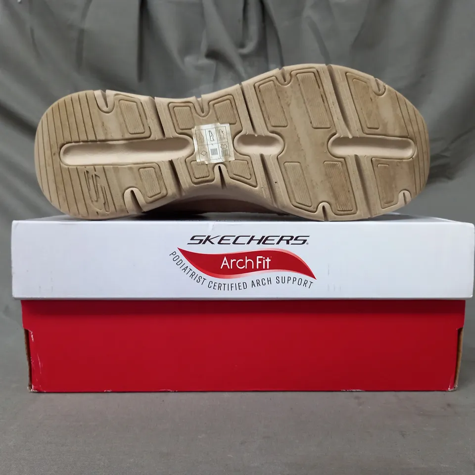 BOXED PAIR OF SKECHERS SMOOTH LACE ANKLE BOOTS IN TAUPE SIZE 5.5