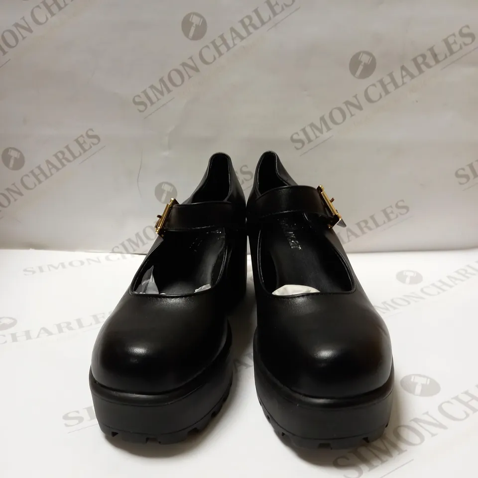 DESIGNER KOI VEGAN PLATFORM SHOES SIZE 5