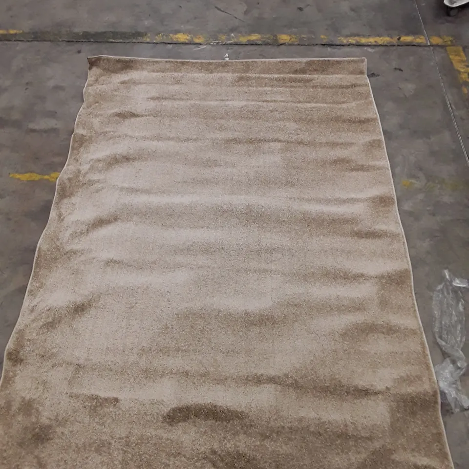 QUALITY DESIGNER AREA RUG // APPROX SIZE: 160 x 230cm