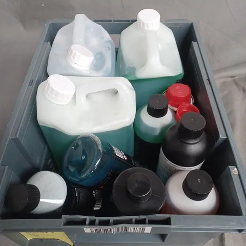 APPROXIMATELY 5 ASSORTED CAR ACCESSORIES