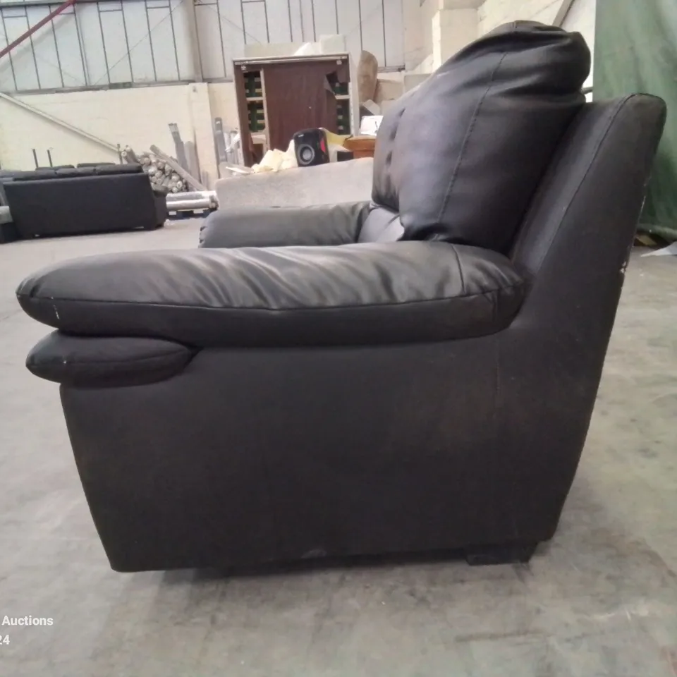 QUALITY DESIGNER FAUX LEATHER UPHOLSTERED 2 SEATER BLACK SOFA 