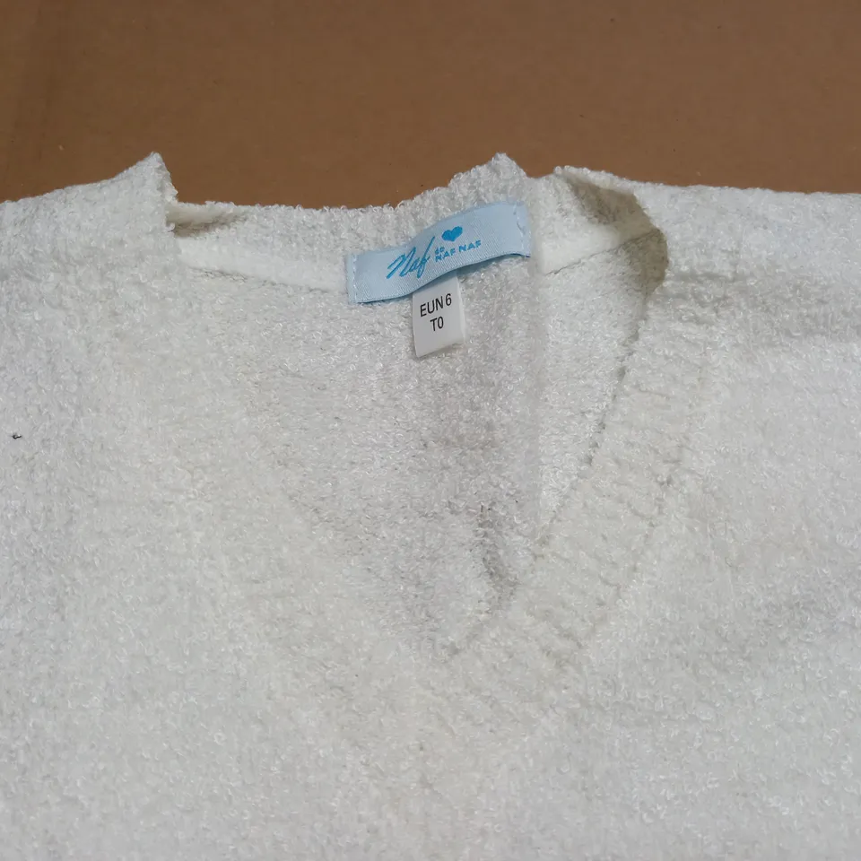 LOT OF APPROXIMATELY 75 CHEVRON V-NECK JUMPERS - SIZE UNSPECIFIED