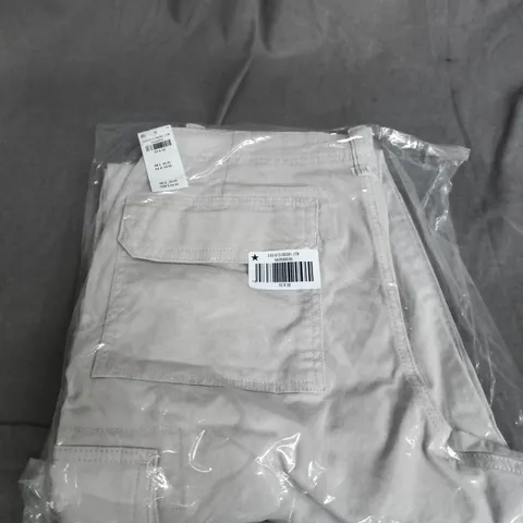 BAGGED HOLLISTER BEIGE CARGO TROUSERS - SIZE W32 X L30