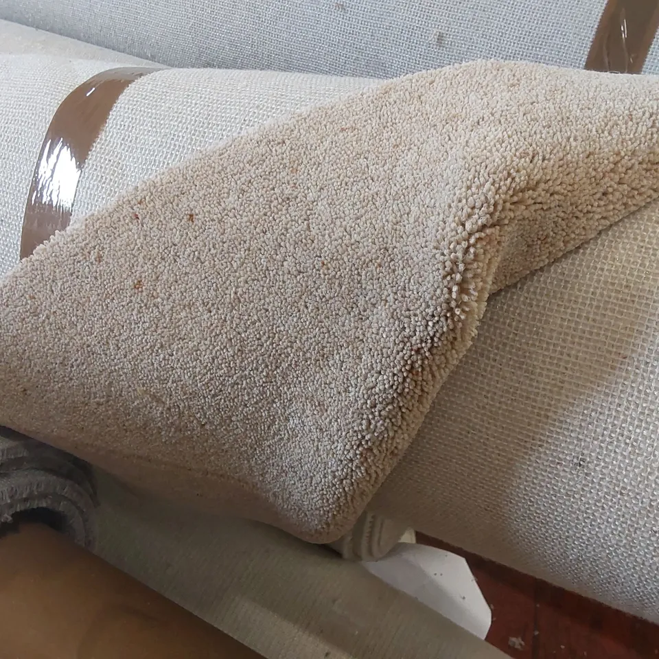 ROLL OF QUALITY CRESTA DIM HEATHERS CARPET - APPROXIMATELY 5 x 3.99m