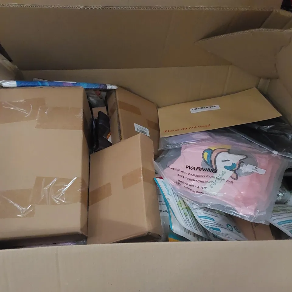 PALLET CONTAINING ASSORTED HOUSEHOLD PRODUCTS. INCLUDES CHRISTMAS DECORATIONS, CLOTHES, TOYS ETC 