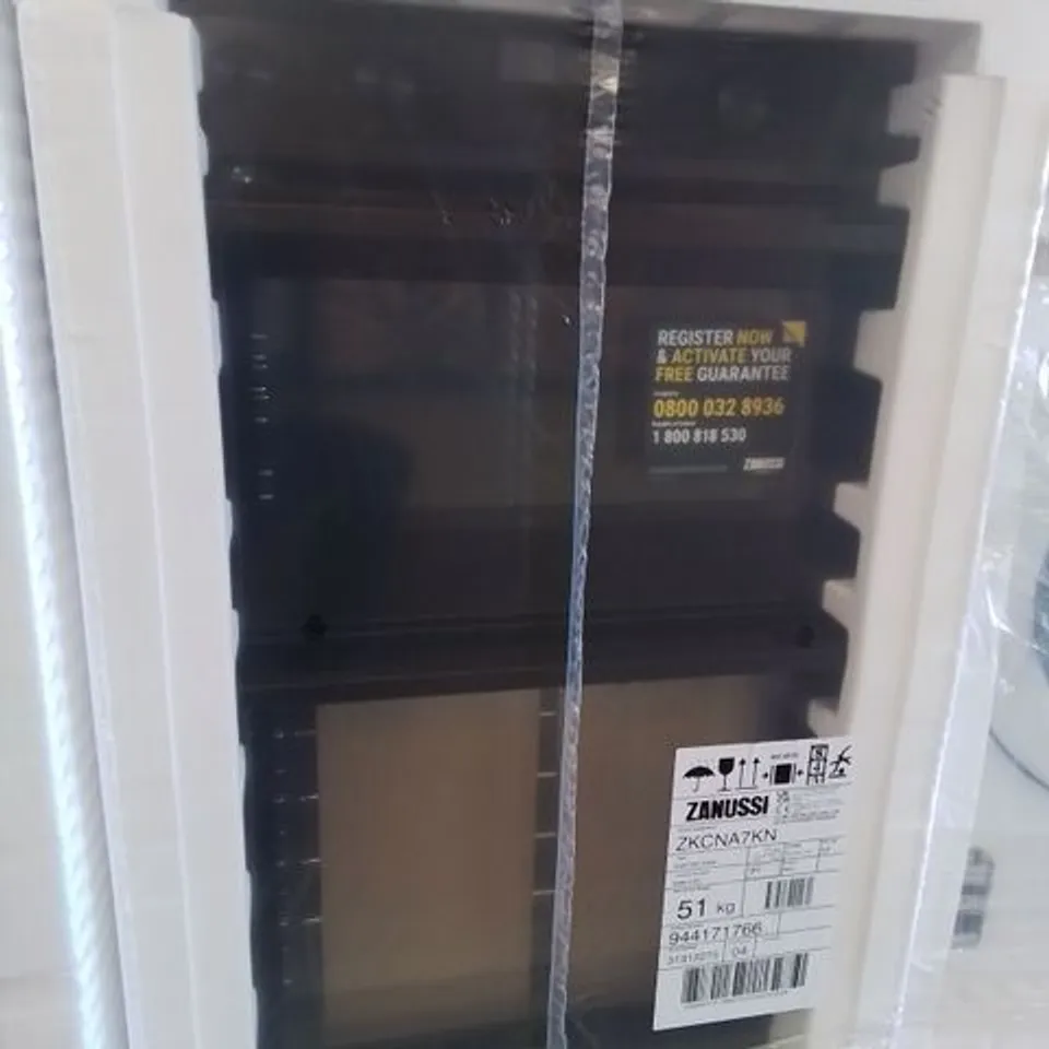 ZANUSSI SERIES 40 AIRFRY INTEGRATED ELECTRIC SINGLE OVEN - BLACK - A RATED Model ZKCNA7KN RRP £542