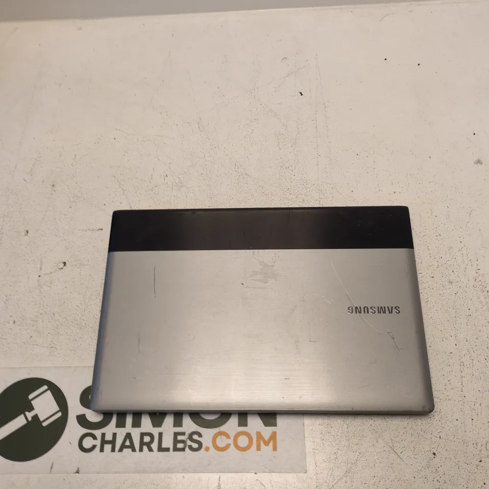 SAMSUNG RV415/RV515 LAPTOP – SILVER (UK) – MISSING BATTERY, KEY & TOUCHPAD