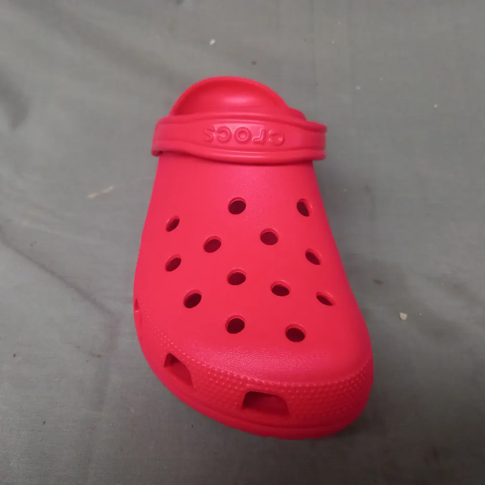 PAIR OF CROCS CLASSIC CROCS IN RED UK SIZE M11/W12