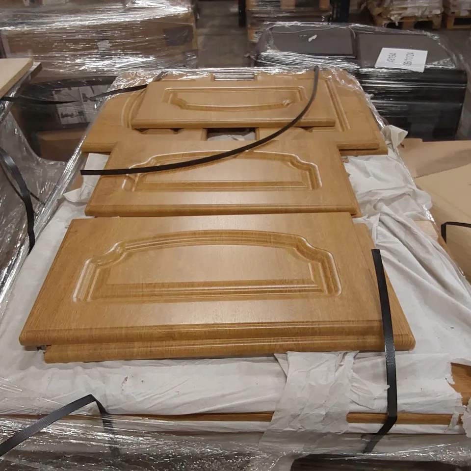 PALLET OF LARGE QUANTITY OF KITCHENS/BEDROOM REPLACEMENT CABINET DOOR/DRAWER/END PANELS IN ASSORTED SIZES