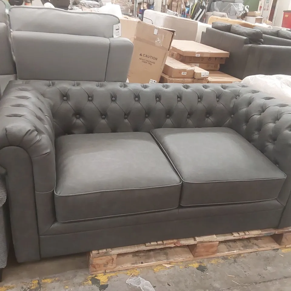 QUALITY DESIGNER 2-SEATER FAUX LEATHER UPHOLSTERED CHESTERFIELD SOFA