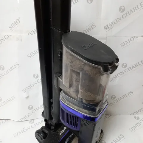 BOXED SHARK CORDLESS STICK VACUUM IZ390UKTQ