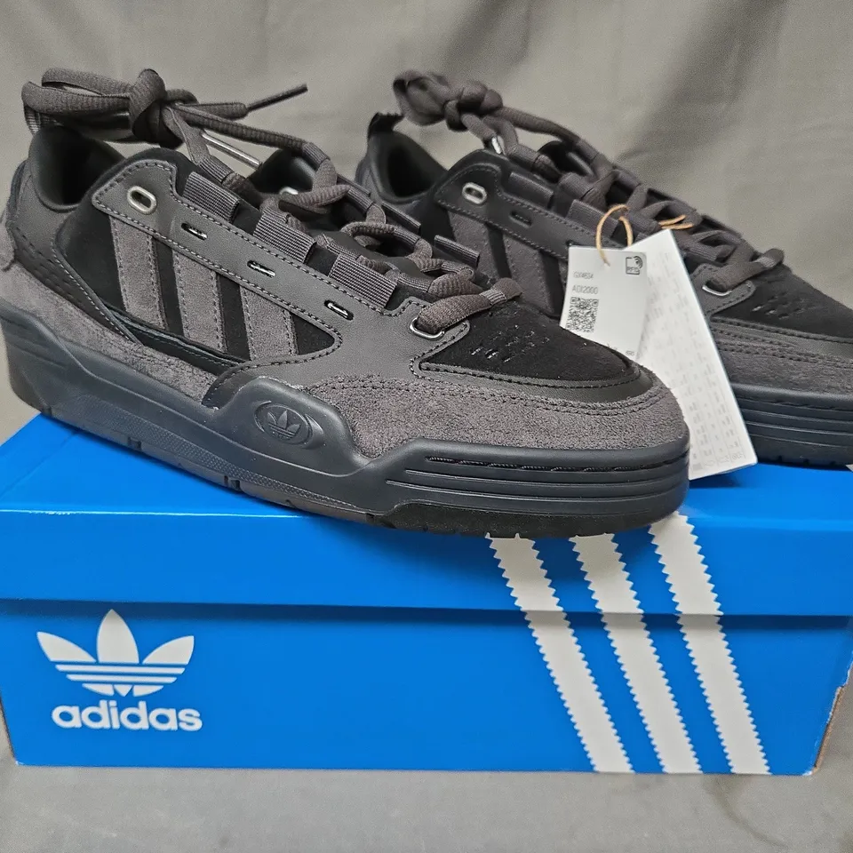 BOXED PAIR OF ADIDAS ADI2000 SHOES IN BLACK/GREY UK SIZE 8.5