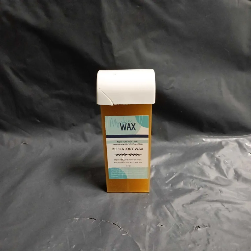 APPROXIMATELY 25 ASSORTED COSMETICS ITEMS TO INCLUDE CONDITIONER, BODY WASH AND HAIR REMOVAL WAX