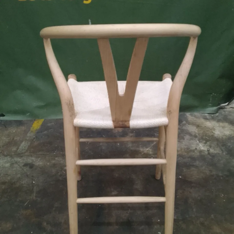 WOODEN BARSTOOL 
