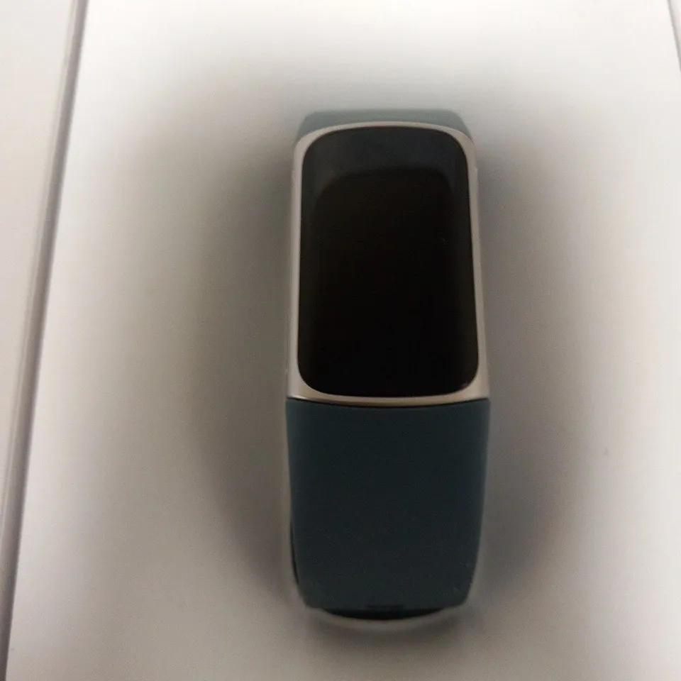 BOXED FITBIT CHARGE 5 ADVANCED FITNESS AND HEALTH TRACKER
