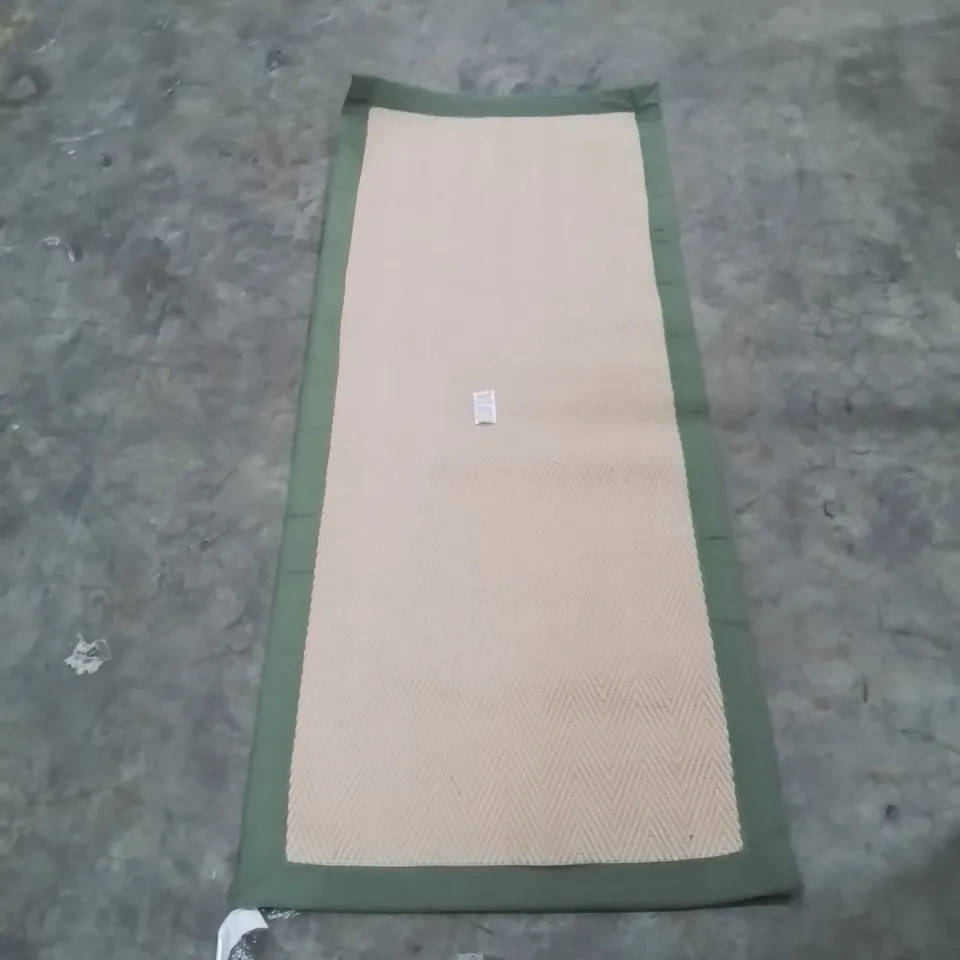 QUALITY DESIGNER AREA RUG - APPROXIMATELY 150X60CM