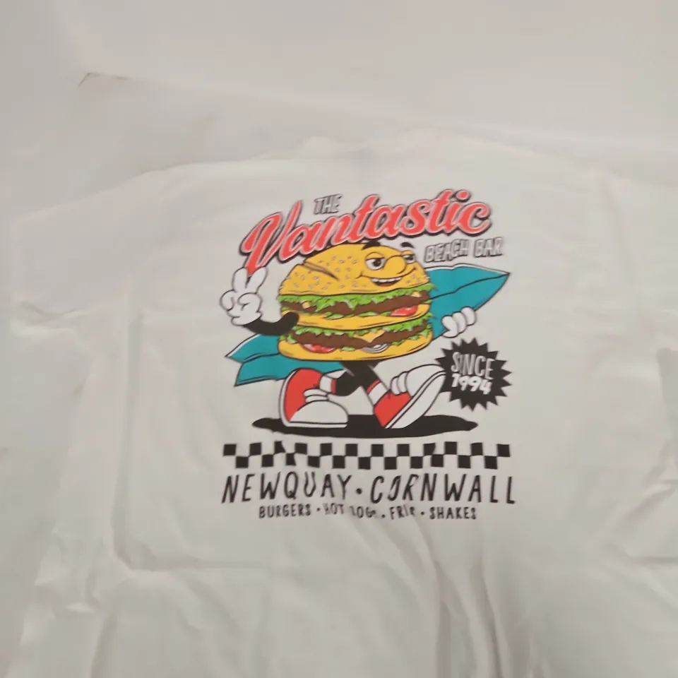 GILDAN WHITE T‑SHIRT WITH THE FANTASTIC BEACH BAR GRAPHIC – XL