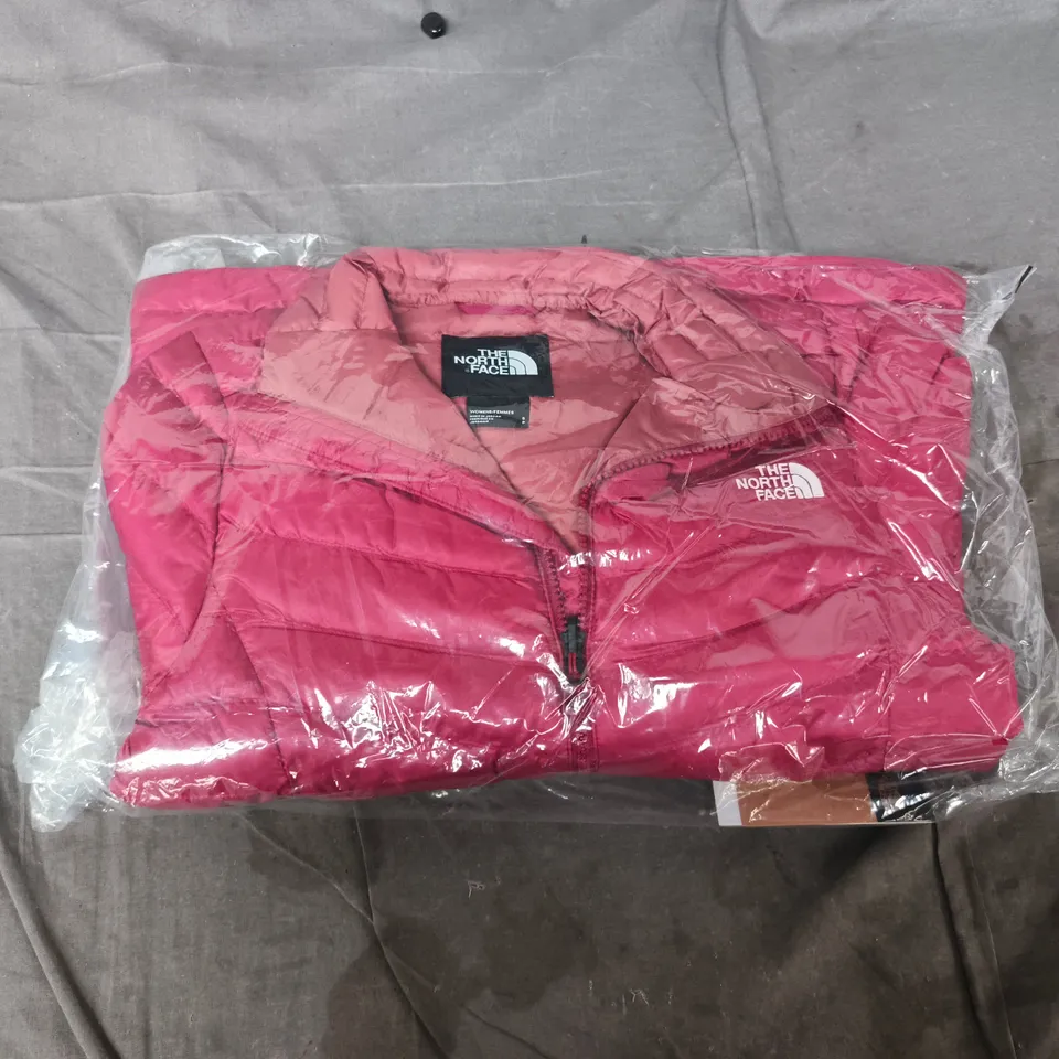THE NORTH FACE WOMEN'S HUILA SYNTH JACKET BEETROOT – SMALL