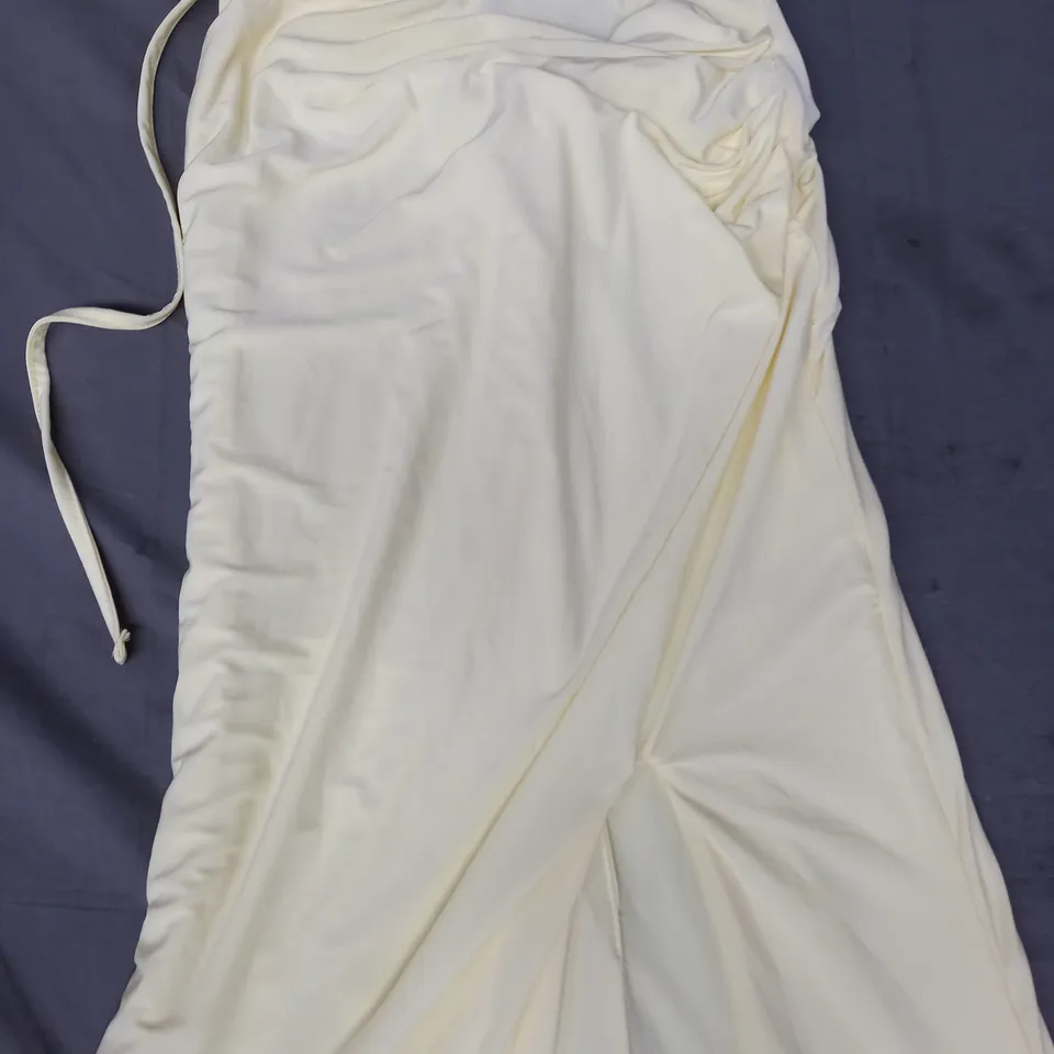 CLUBL SHOULDER MAXI DRESS WITH OPEN BACK DETAIL IN LEMON SIZE 8